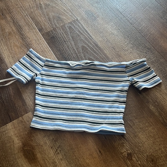 Shein Off-shoulder Cropped Shirt - Picture 2 of 2